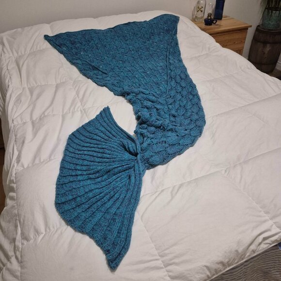 Turquoise Mermaid Tail Blanket for Adult size - Picture 3 of 15